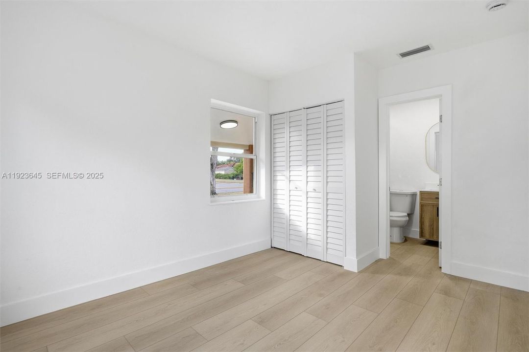 For Sale: $724,900 (3 beds, 2 baths, 942 Square Feet)