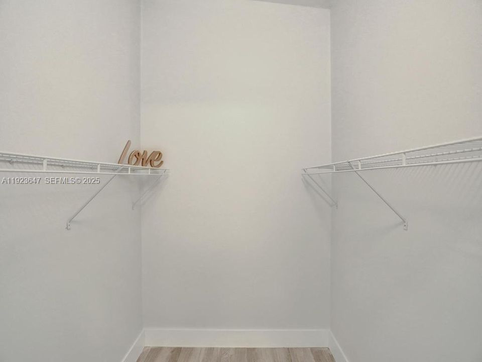 For Rent: $2,500 (2 beds, 2 baths, 900 Square Feet)