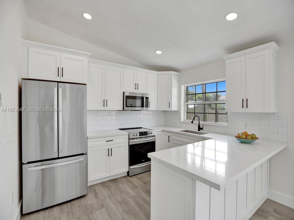 For Rent: $2,500 (2 beds, 2 baths, 900 Square Feet)