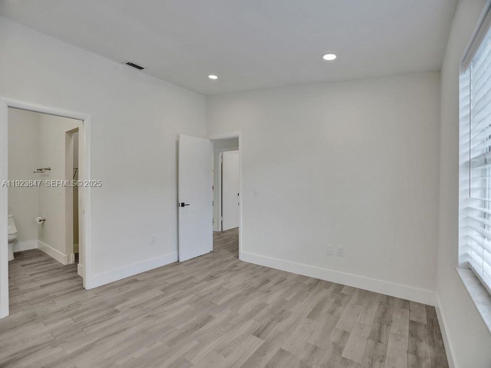 For Rent: $2,500 (2 beds, 2 baths, 900 Square Feet)