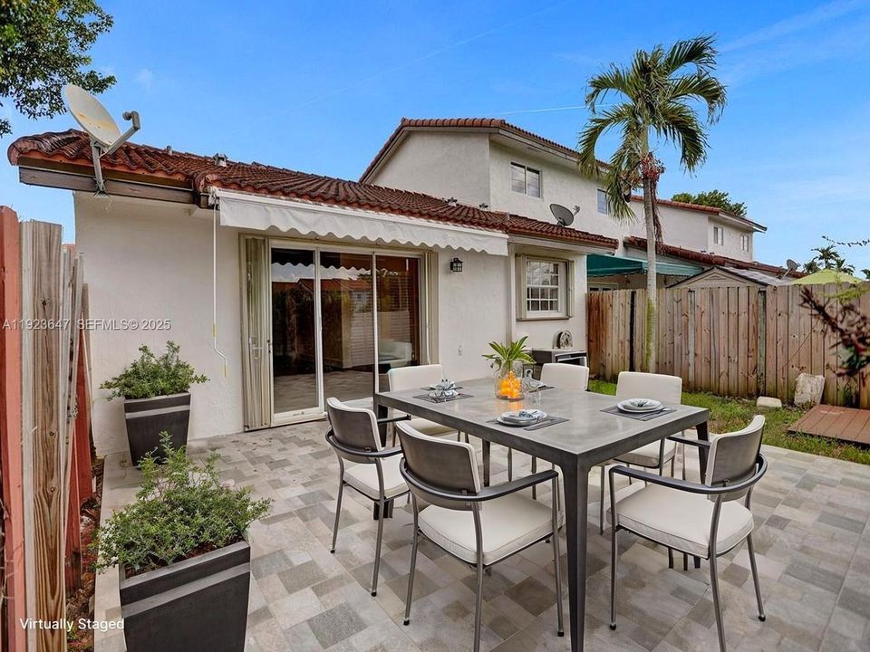 For Rent: $2,500 (2 beds, 2 baths, 900 Square Feet)