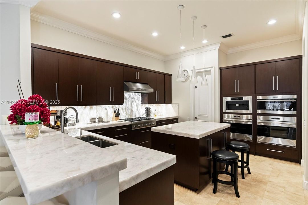 For Sale: $4,100,000 (5 beds, 6 baths, 4882 Square Feet)