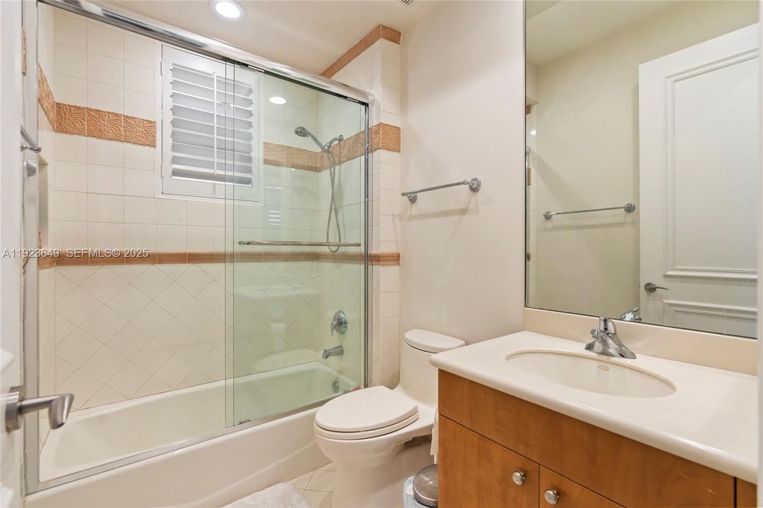 For Sale: $4,100,000 (5 beds, 6 baths, 4882 Square Feet)