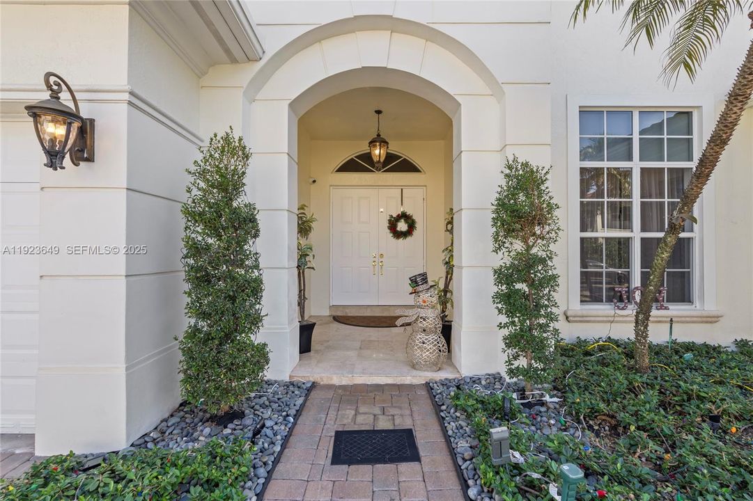 For Sale: $4,100,000 (5 beds, 6 baths, 4882 Square Feet)