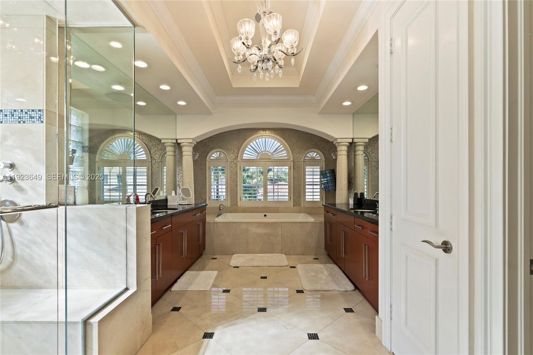 For Sale: $4,100,000 (5 beds, 6 baths, 4882 Square Feet)