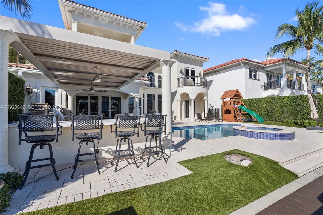 For Sale: $4,100,000 (5 beds, 6 baths, 4882 Square Feet)