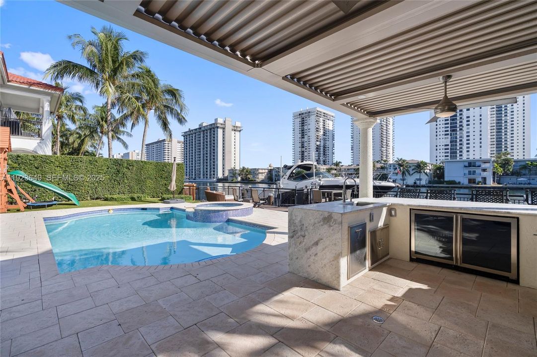 For Sale: $4,100,000 (5 beds, 6 baths, 4882 Square Feet)