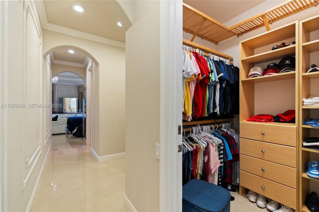 For Sale: $4,100,000 (5 beds, 6 baths, 4882 Square Feet)