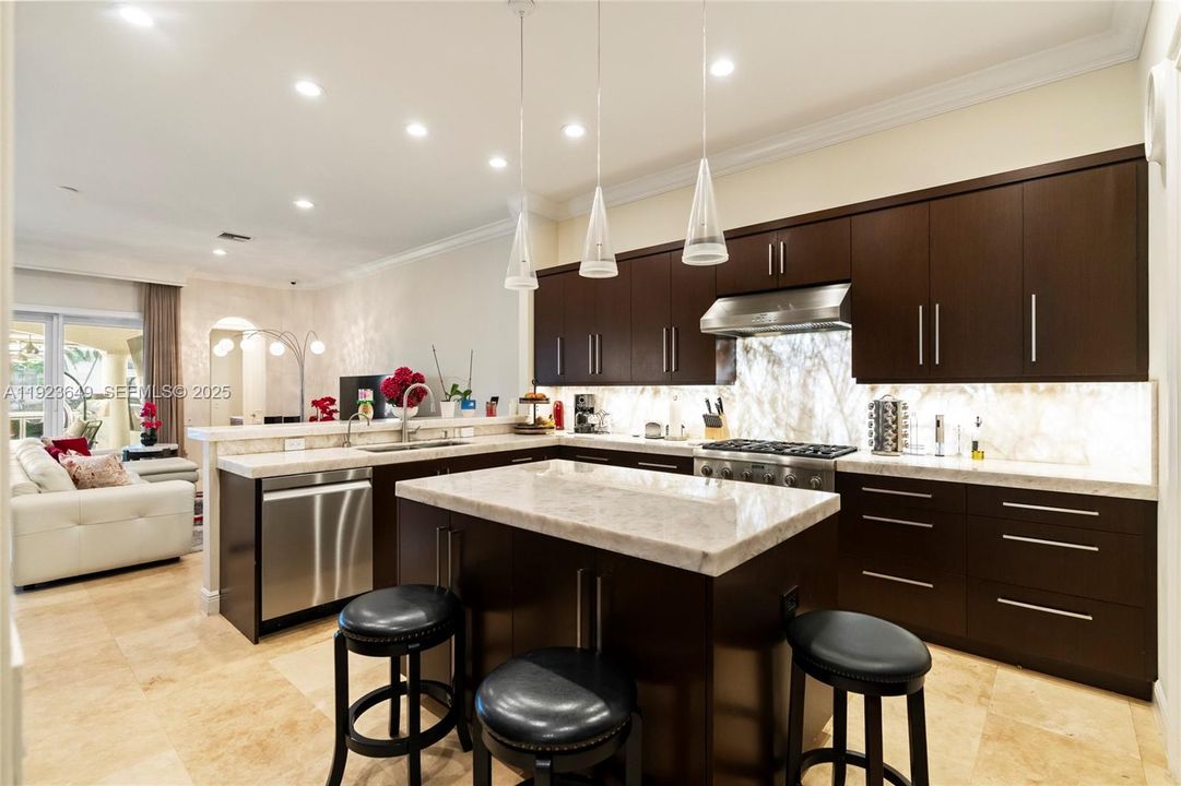 For Sale: $4,100,000 (5 beds, 6 baths, 4882 Square Feet)