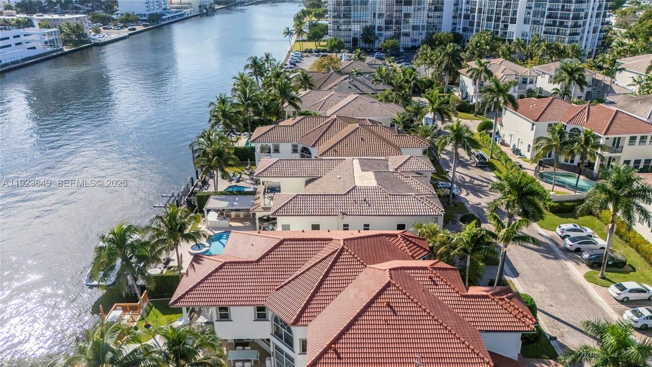 For Sale: $4,100,000 (5 beds, 6 baths, 4882 Square Feet)