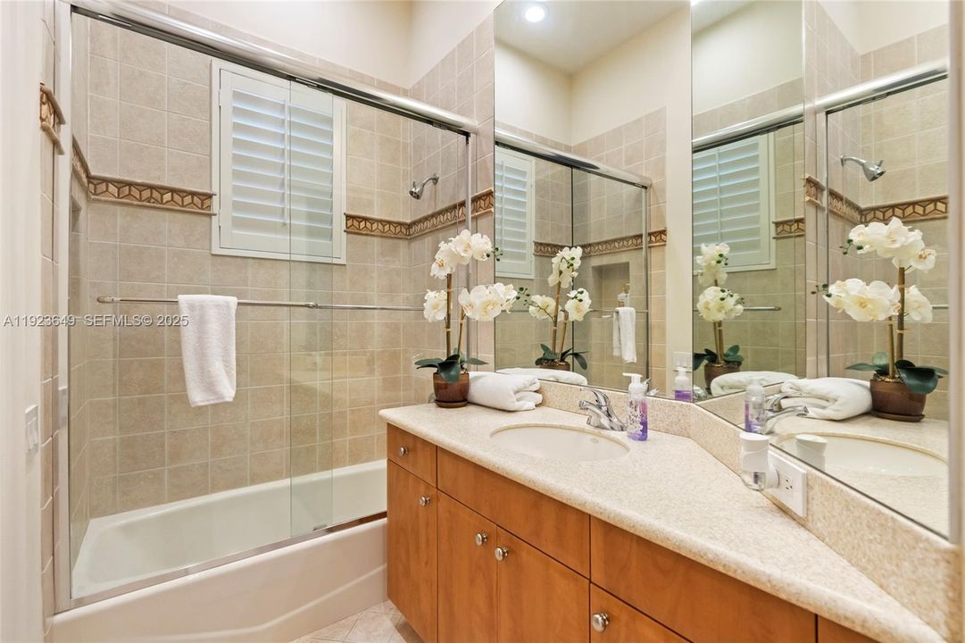 For Sale: $4,100,000 (5 beds, 6 baths, 4882 Square Feet)