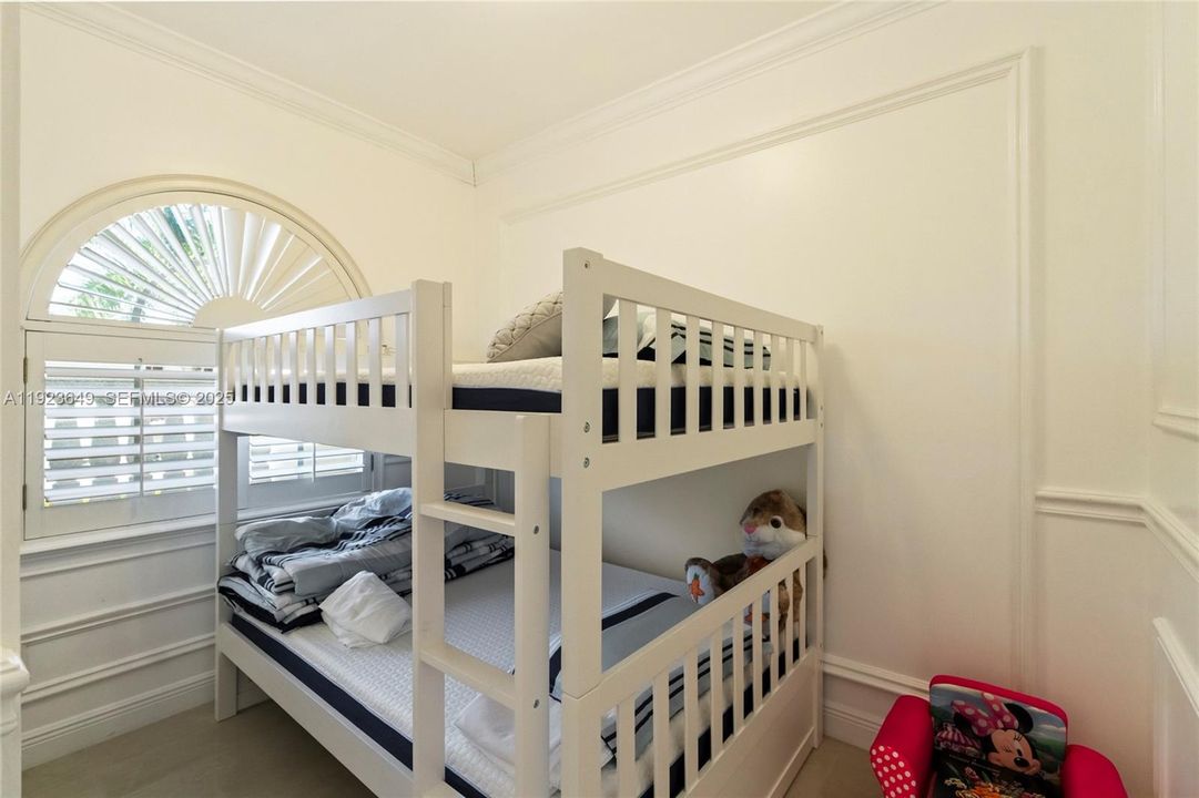 For Sale: $4,100,000 (5 beds, 6 baths, 4882 Square Feet)