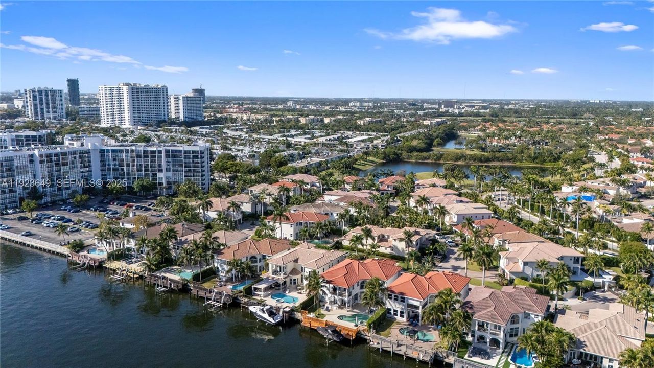 For Sale: $4,100,000 (5 beds, 6 baths, 4882 Square Feet)