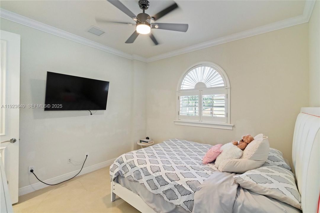 For Sale: $4,100,000 (5 beds, 6 baths, 4882 Square Feet)