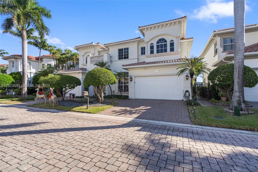 For Sale: $4,100,000 (5 beds, 6 baths, 4882 Square Feet)