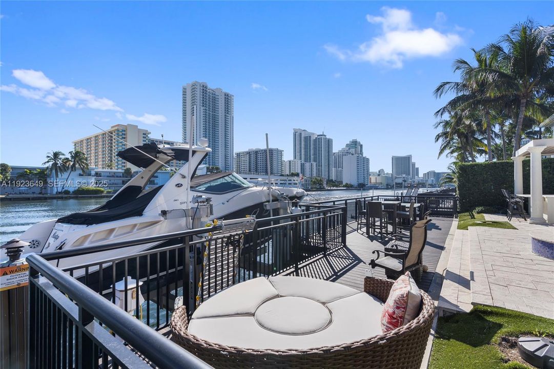 For Sale: $4,100,000 (5 beds, 6 baths, 4882 Square Feet)