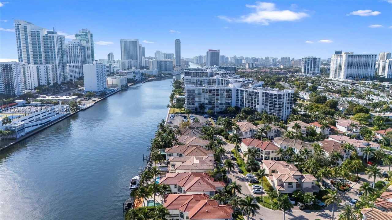 For Sale: $4,100,000 (5 beds, 6 baths, 4882 Square Feet)