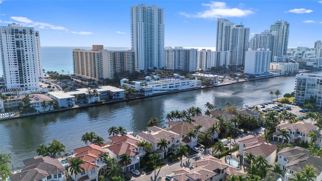 For Sale: $4,100,000 (5 beds, 6 baths, 4882 Square Feet)