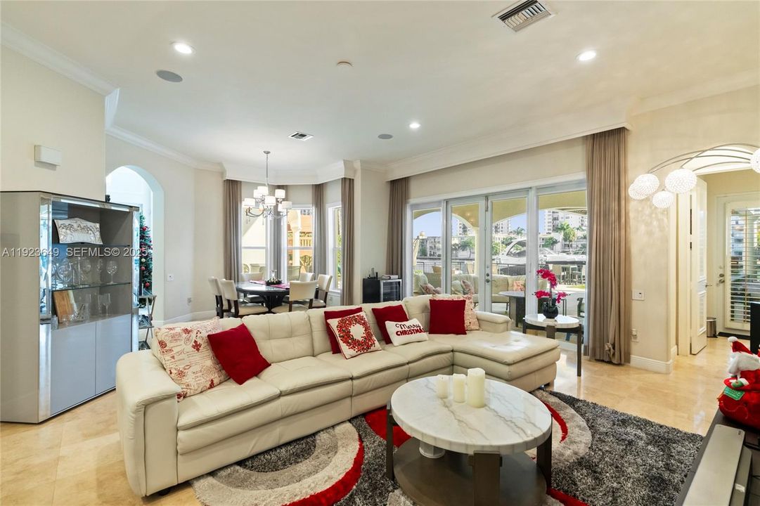 For Sale: $4,100,000 (5 beds, 6 baths, 4882 Square Feet)