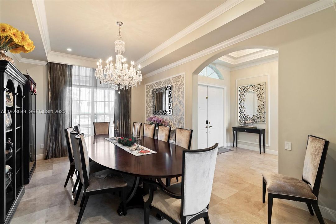 For Sale: $4,100,000 (5 beds, 6 baths, 4882 Square Feet)