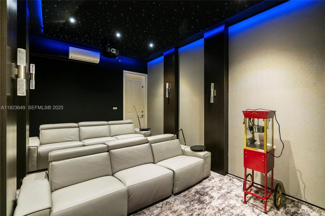 For Sale: $4,100,000 (5 beds, 6 baths, 4882 Square Feet)