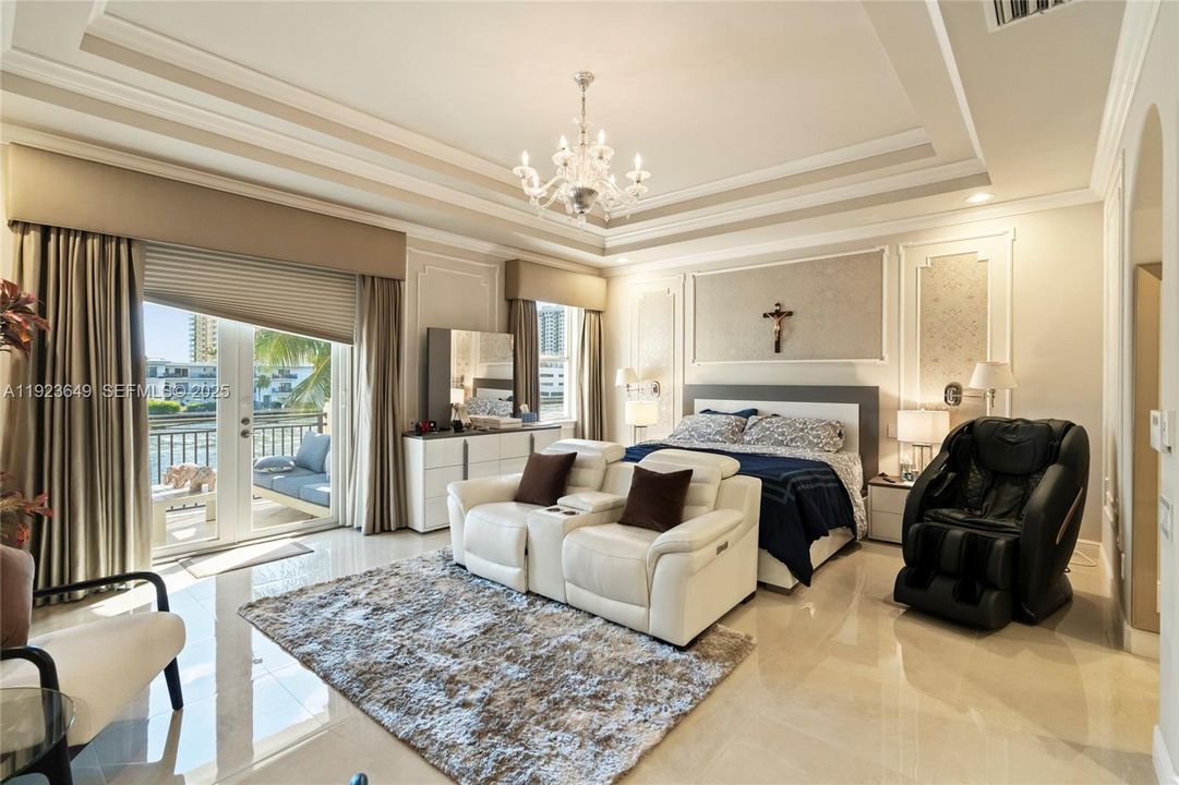 For Sale: $4,100,000 (5 beds, 6 baths, 4882 Square Feet)