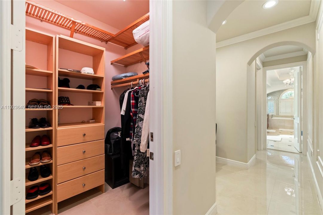 For Sale: $4,100,000 (5 beds, 6 baths, 4882 Square Feet)