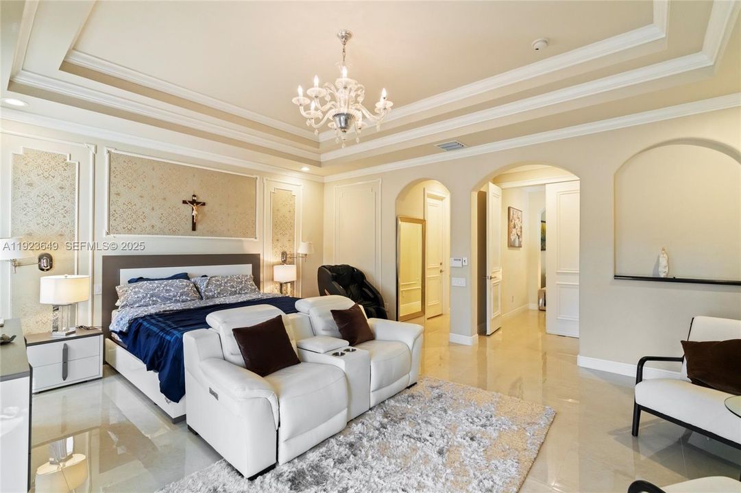 For Sale: $4,100,000 (5 beds, 6 baths, 4882 Square Feet)