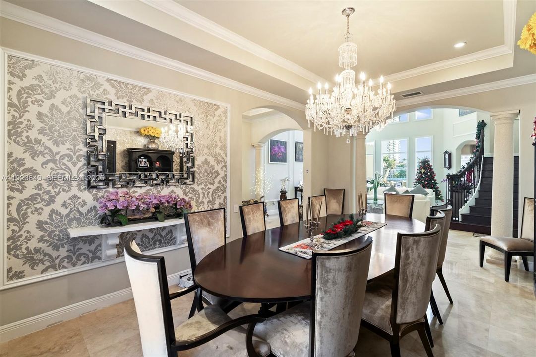 For Sale: $4,100,000 (5 beds, 6 baths, 4882 Square Feet)