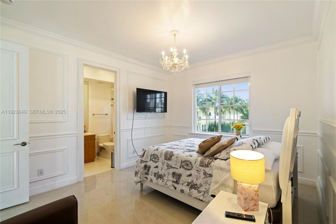 For Sale: $4,100,000 (5 beds, 6 baths, 4882 Square Feet)