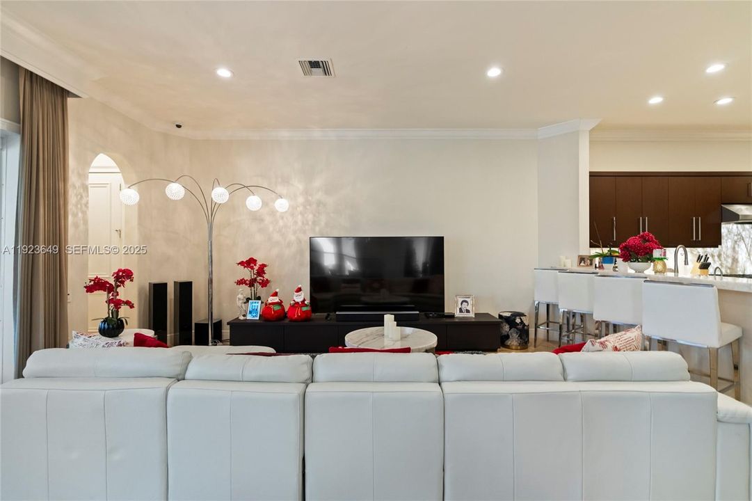 For Sale: $4,100,000 (5 beds, 6 baths, 4882 Square Feet)