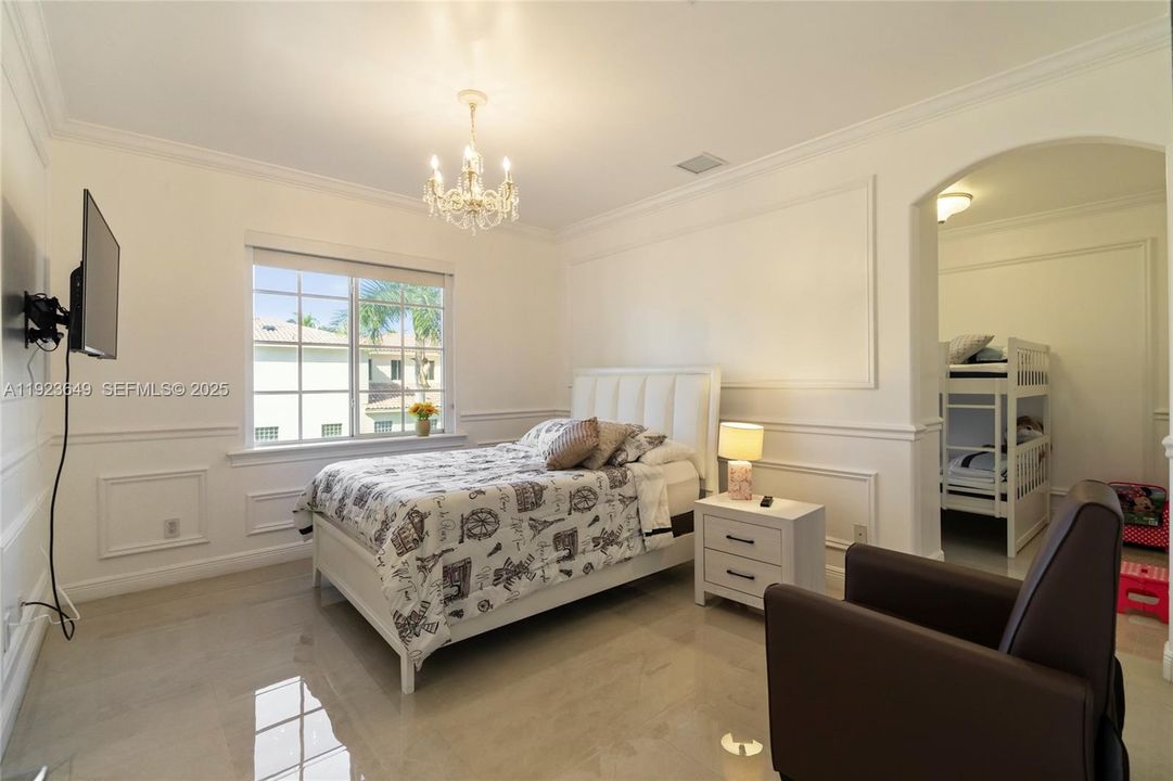 For Sale: $4,100,000 (5 beds, 6 baths, 4882 Square Feet)