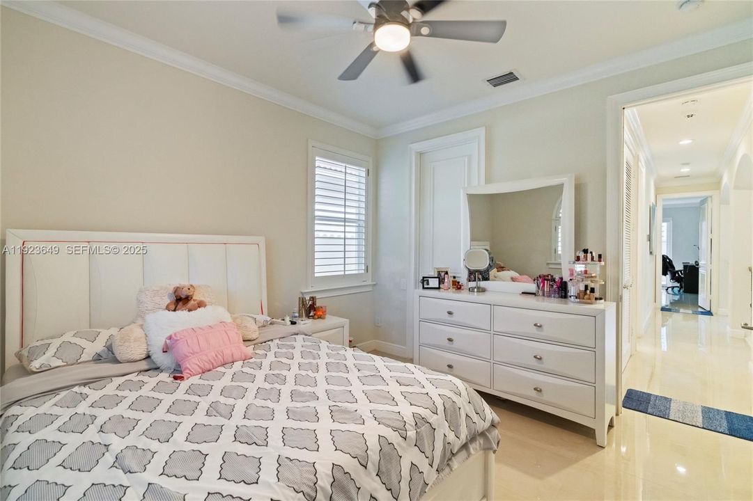 For Sale: $4,100,000 (5 beds, 6 baths, 4882 Square Feet)