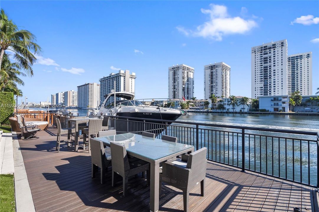 For Sale: $4,100,000 (5 beds, 6 baths, 4882 Square Feet)