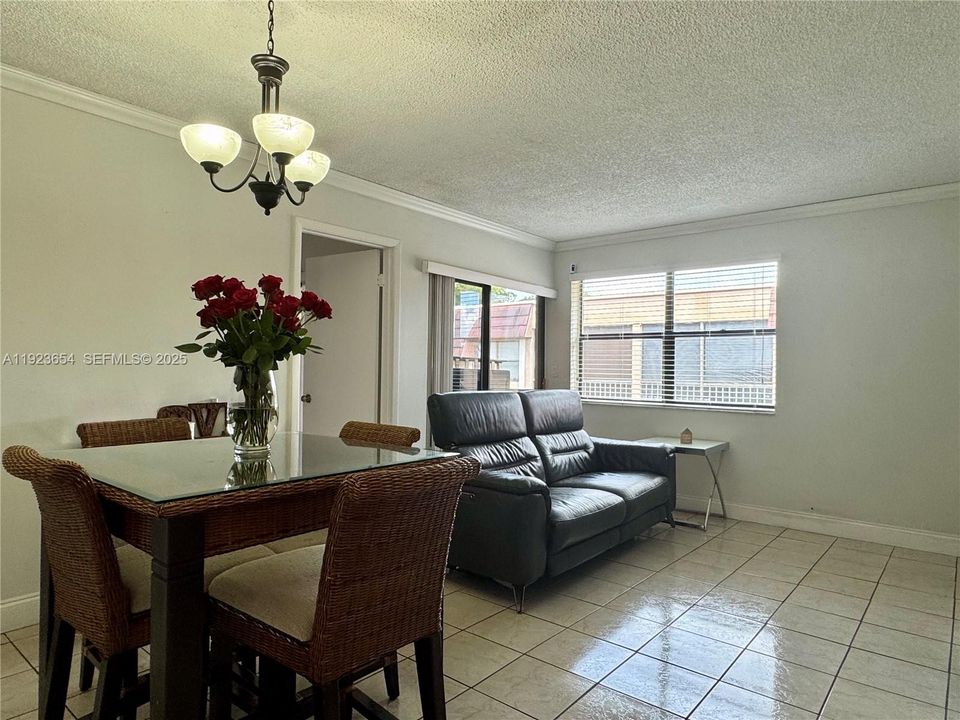 For Rent: $2,200 (2 beds, 2 baths, 750 Square Feet)