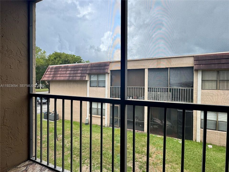 For Rent: $2,200 (2 beds, 2 baths, 750 Square Feet)