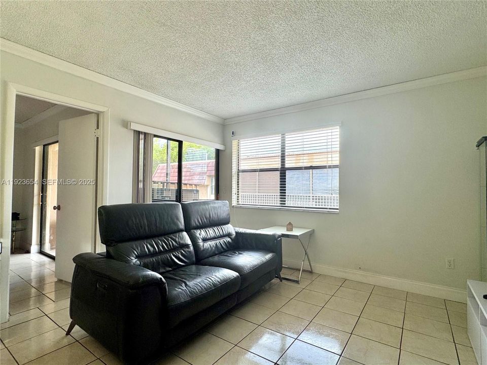 For Rent: $2,200 (2 beds, 2 baths, 750 Square Feet)