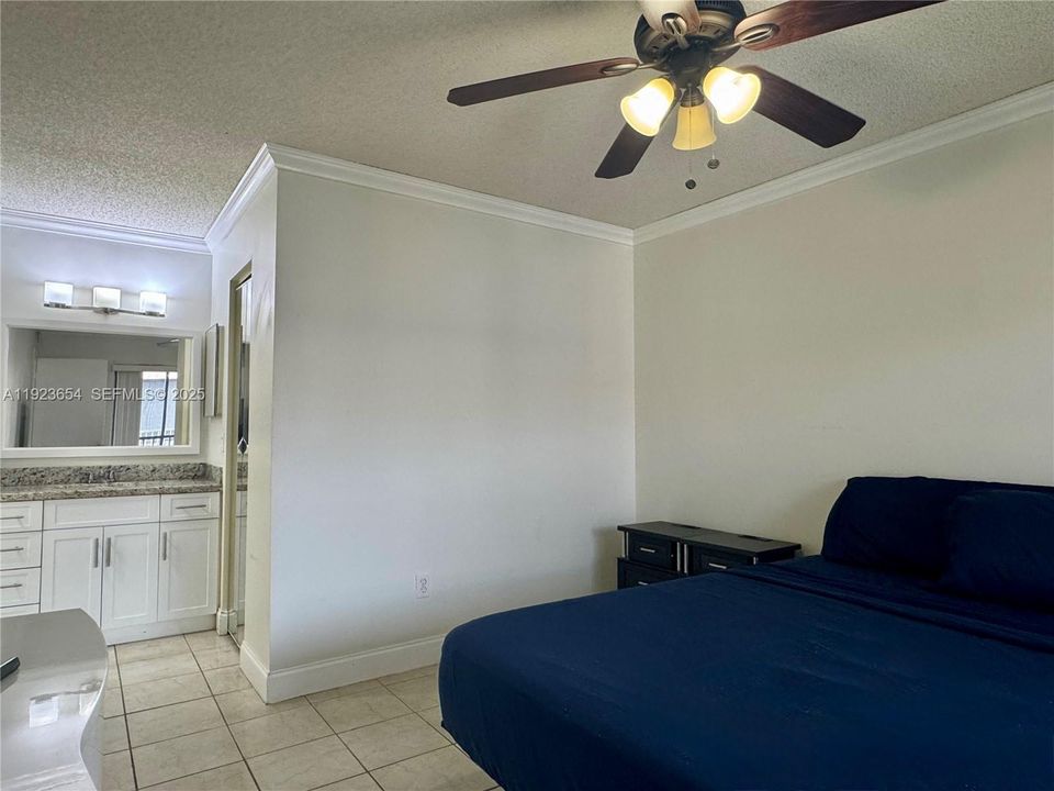 For Rent: $2,200 (2 beds, 2 baths, 750 Square Feet)