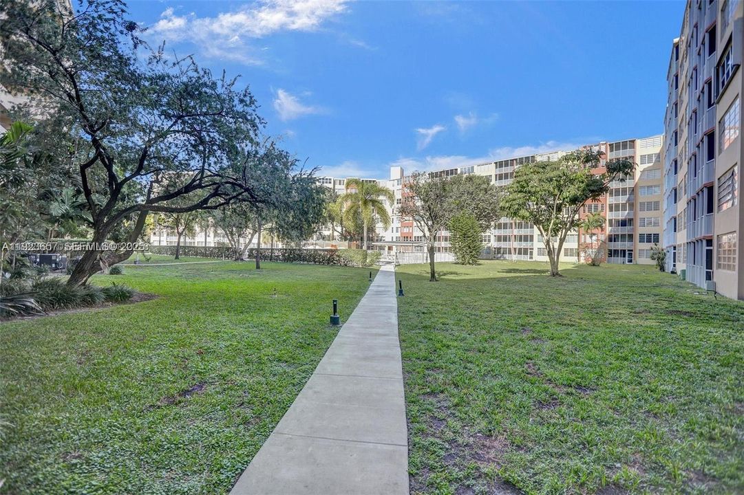 待售: $224,500 (2 贝兹, 2 浴室, 1317 平方英尺)