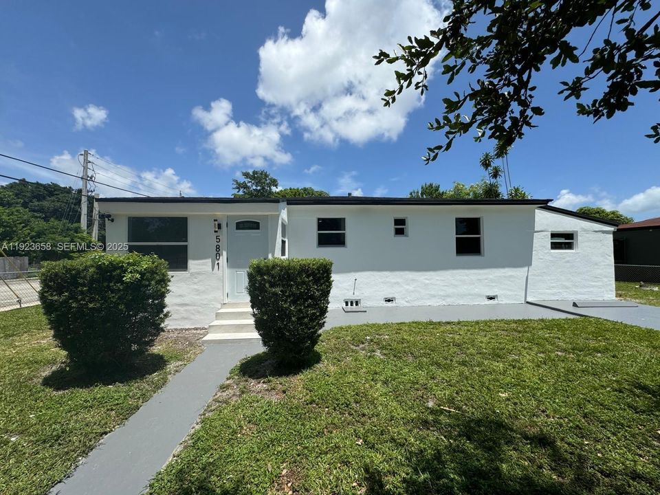 For Rent: $2,500 (3 beds, 2 baths, 1000 Square Feet)