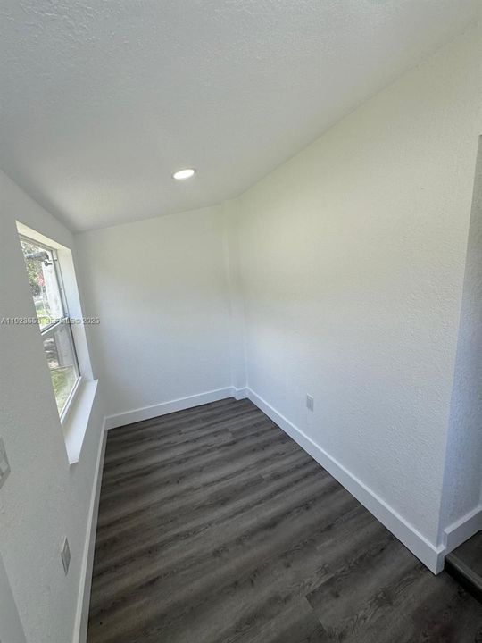 For Rent: $2,500 (3 beds, 2 baths, 1000 Square Feet)