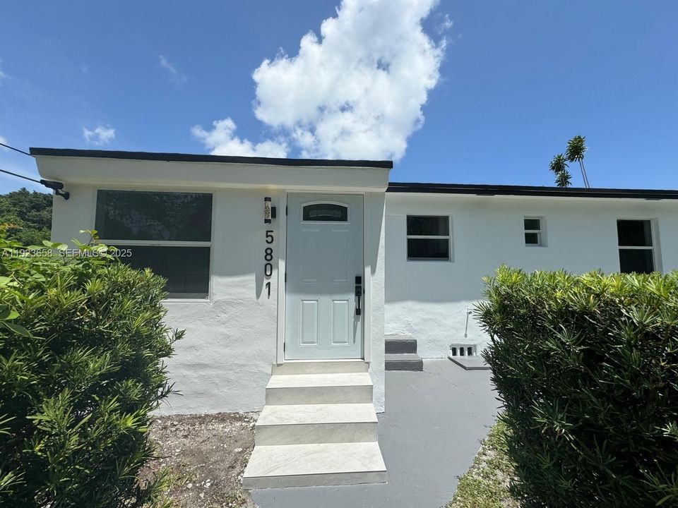 For Rent: $2,500 (3 beds, 2 baths, 1000 Square Feet)