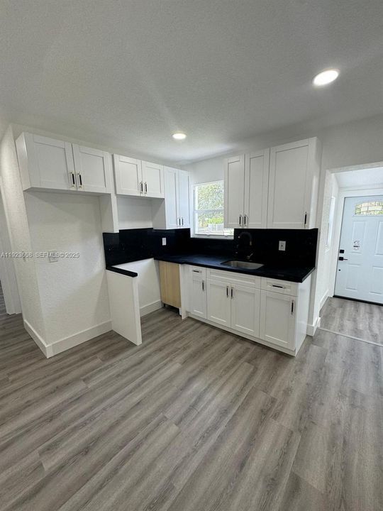 For Rent: $2,500 (3 beds, 2 baths, 1000 Square Feet)