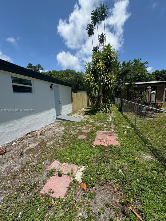 For Rent: $2,500 (3 beds, 2 baths, 1000 Square Feet)