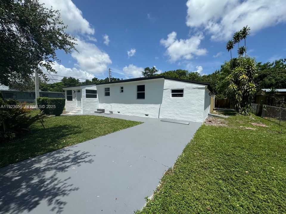 For Rent: $2,500 (3 beds, 2 baths, 1000 Square Feet)