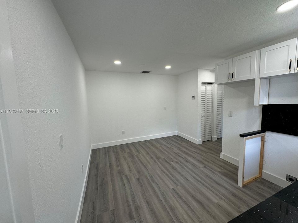 For Rent: $2,500 (3 beds, 2 baths, 1000 Square Feet)