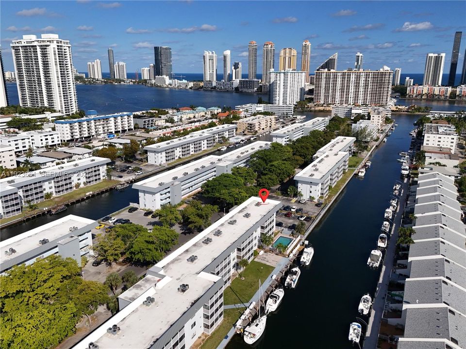 For Sale: $224,900 (2 beds, 2 baths, 1110 Square Feet)