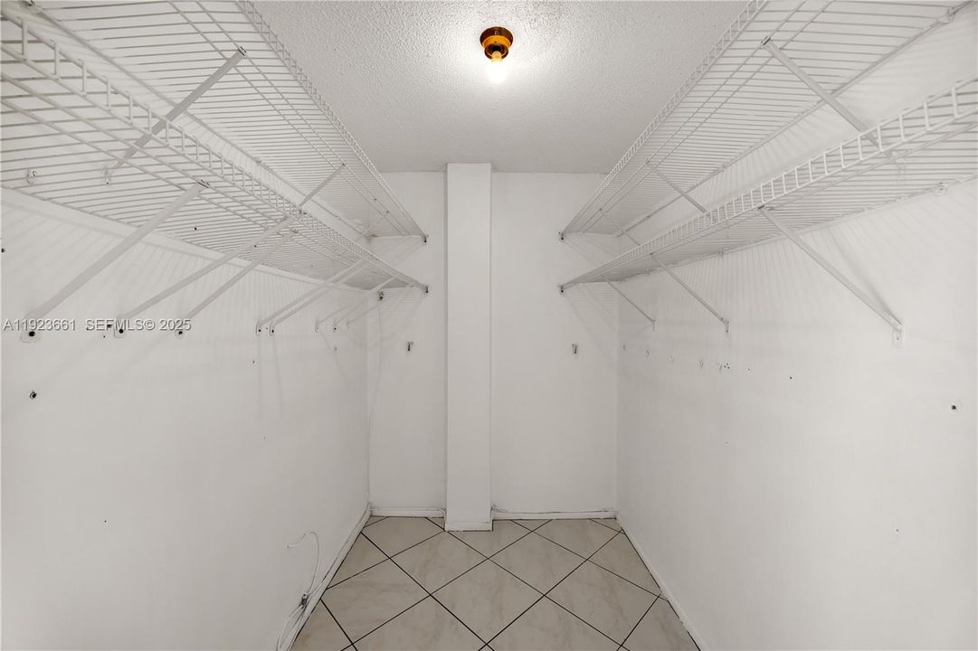 For Sale: $224,900 (2 beds, 2 baths, 1110 Square Feet)