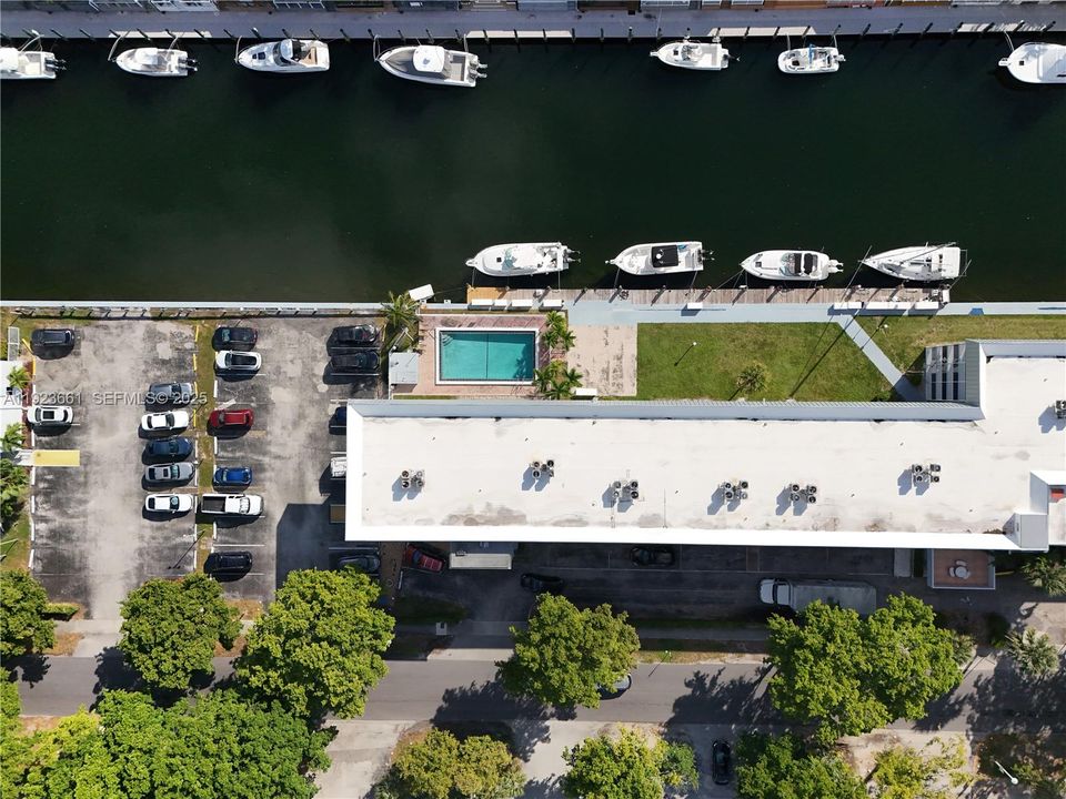 For Sale: $224,900 (2 beds, 2 baths, 1110 Square Feet)