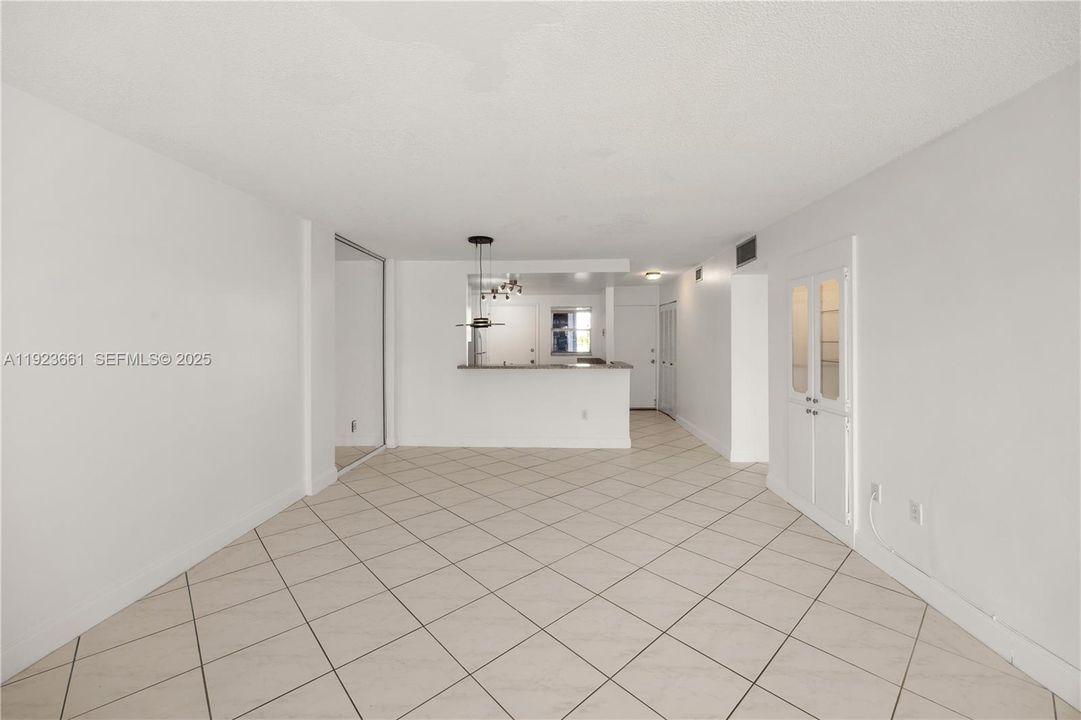 For Sale: $224,900 (2 beds, 2 baths, 1110 Square Feet)